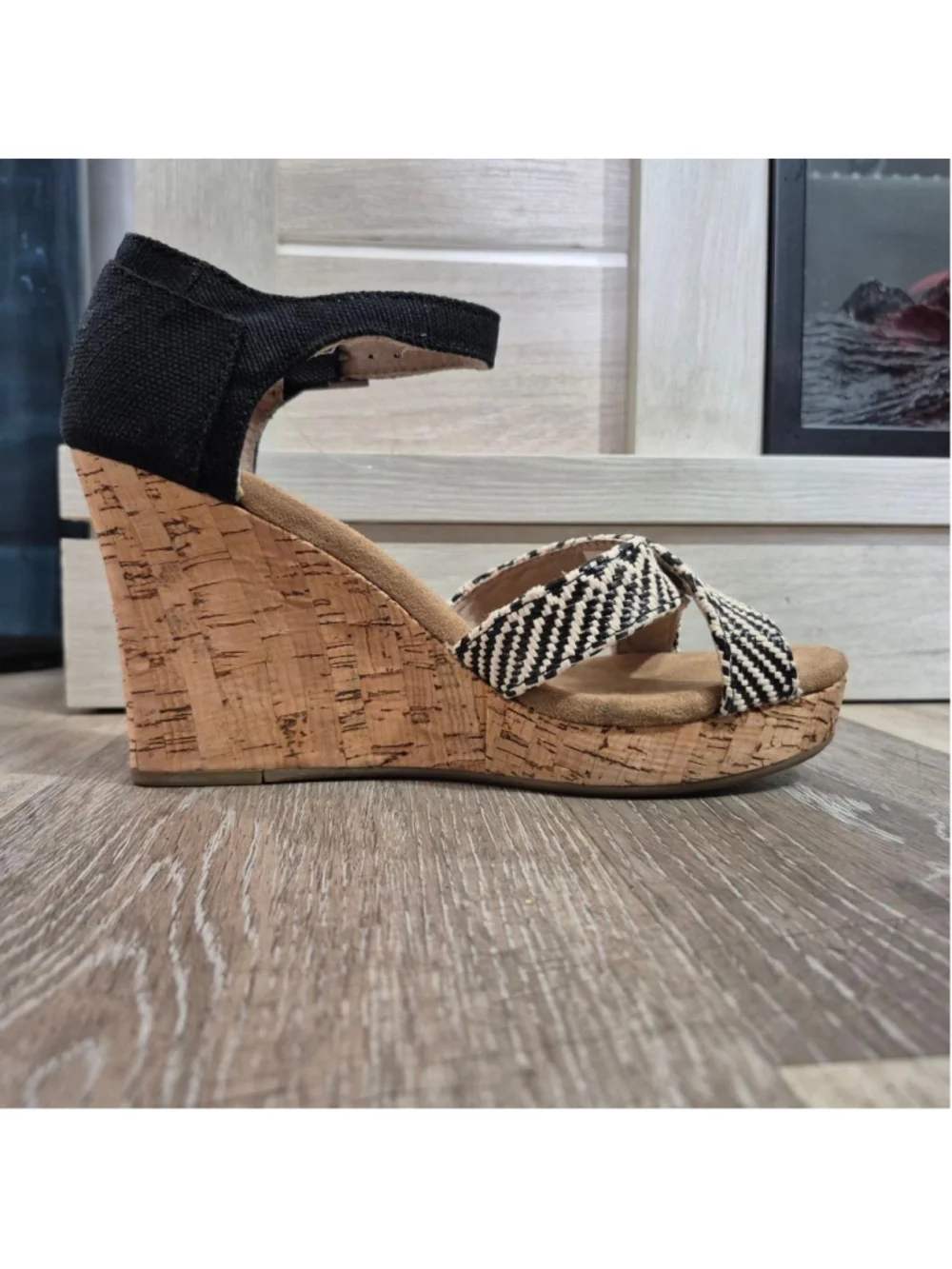 Women's TOMS Black & Beige Cork Wedge Sandals Size 7.5 nwot